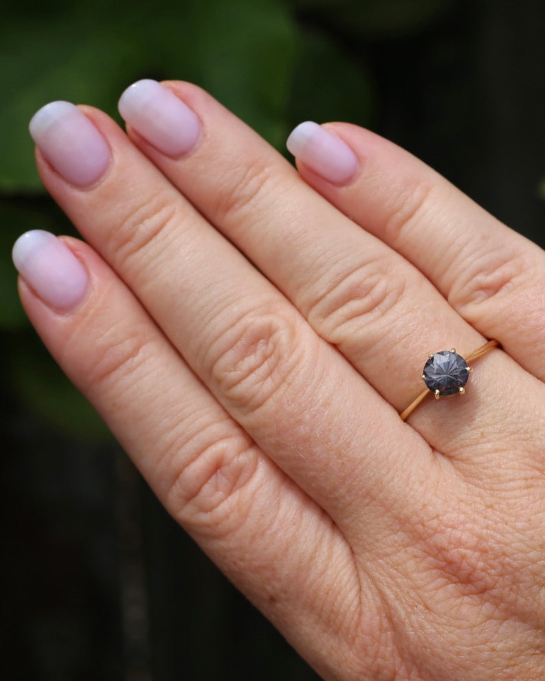 1.35 Lavender Grey Spinel Solitaire, 6 Claw setting, 9ct Yellow Gold, size 9.75 or just over T, 1.72g