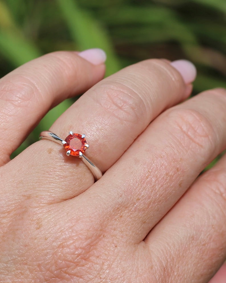 0.85ct Natural Orange Sapphire in 6 Claw Solitaire Ring, Sterling Silver, size N or 6.75, 1.87g