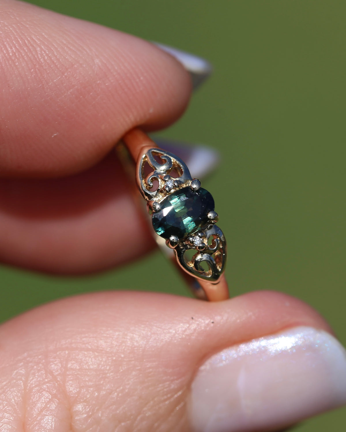 0.75ct Natural Teal Green Parti Sapphire with tiny Diamond Set Swirl Shoulders, 9ct Yellow Gold, size M1/2  or  just under 6.5, 1.44g