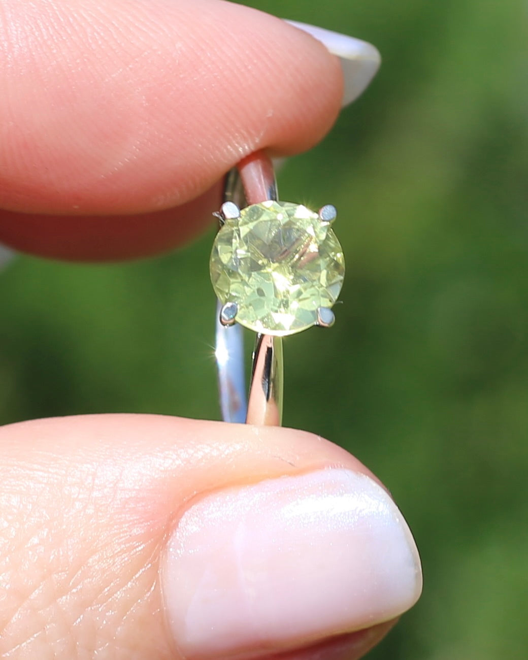 1.8ct Lemon Quartz Solitaire, Sterling Silver, size Q or just over 8, 1.91g