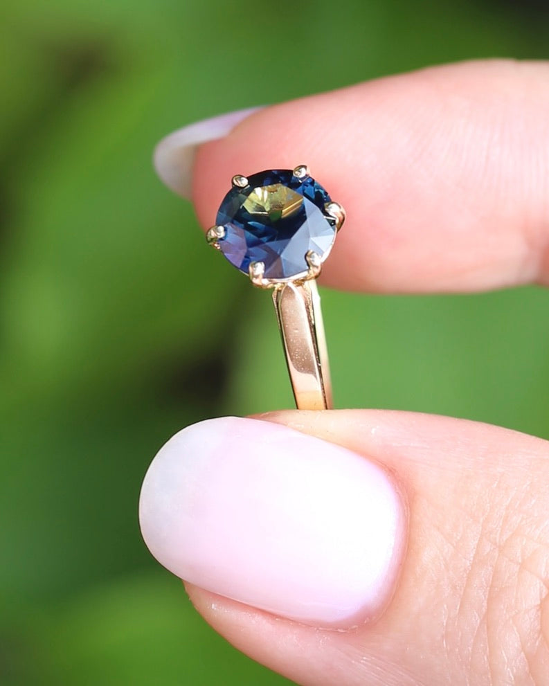 Vintage 2.44ct Blue Parti Ring, 14ct Yellow Gold, size O or 7.25, 2.49g with valuation