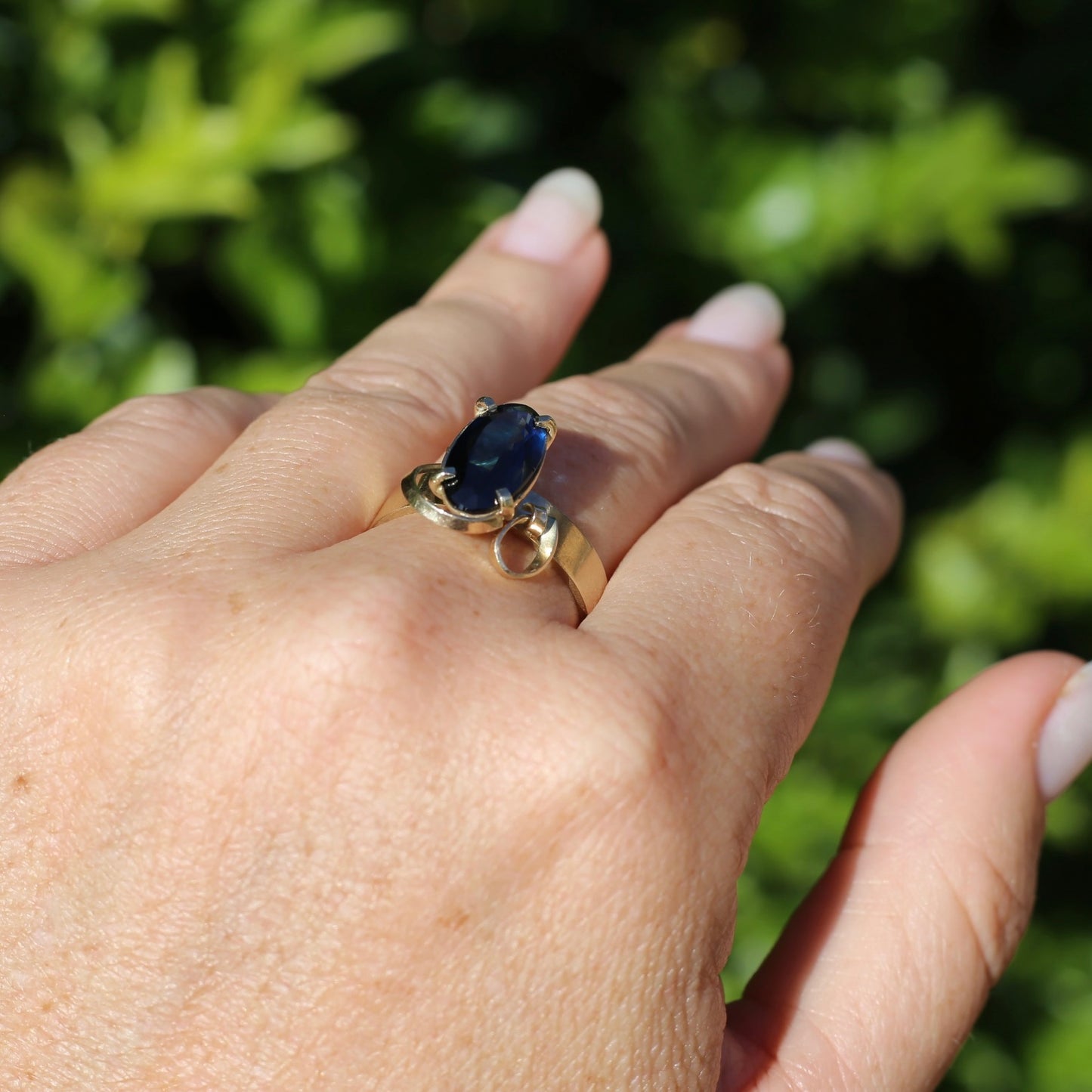 1980s 4ct Australian Parti Sapphire Retro Ring, 9ct Yellow Gold, size X or 11.5 (easily sizeable) with valuation