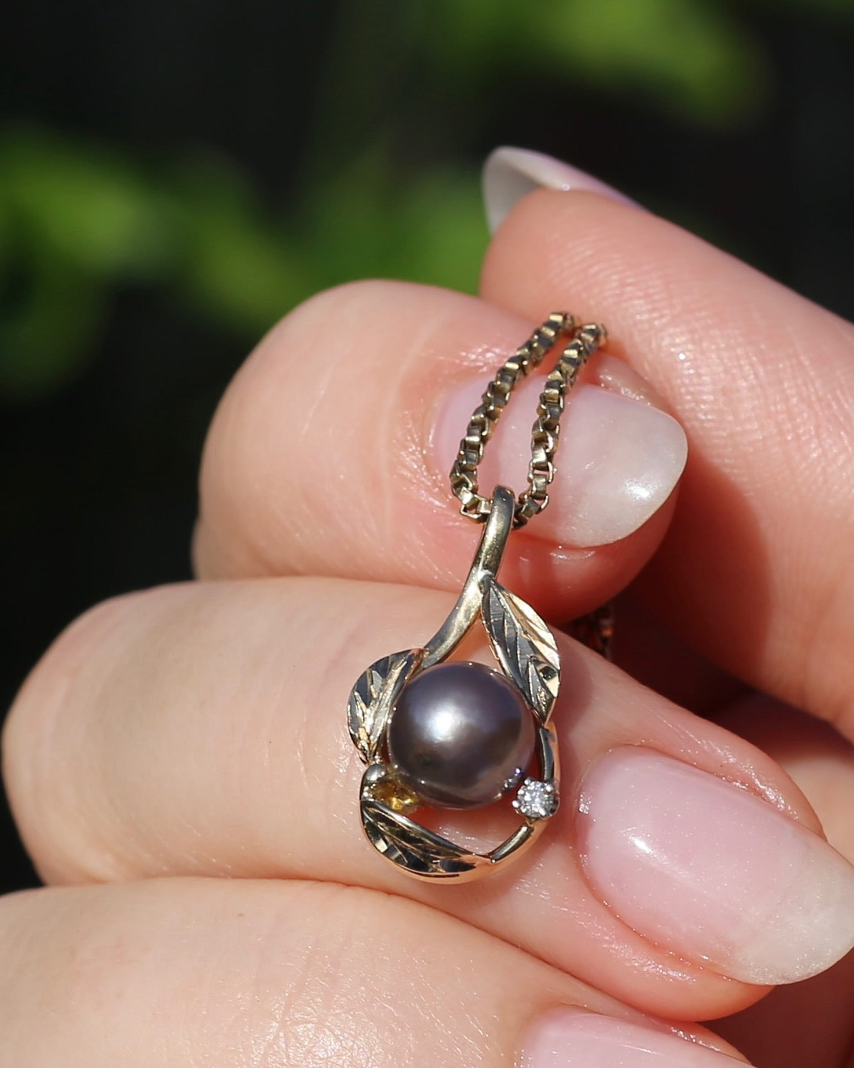 Grey Pearl, Diamond and Three Leaf Pendant, 14ct Yellow Gold, 1.61g