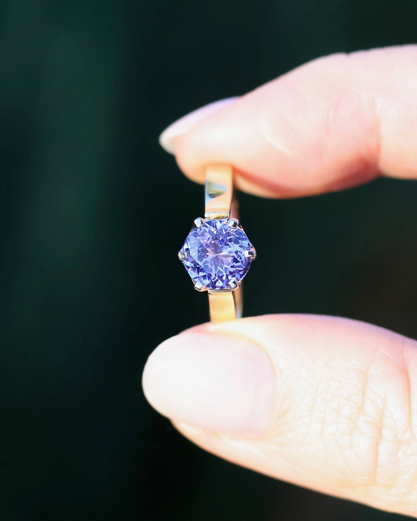 1.65ct Tanzanite in Vintage Mixed Metal 9ct White & Yellow Gold Ring, size Q1/2 or 8.25