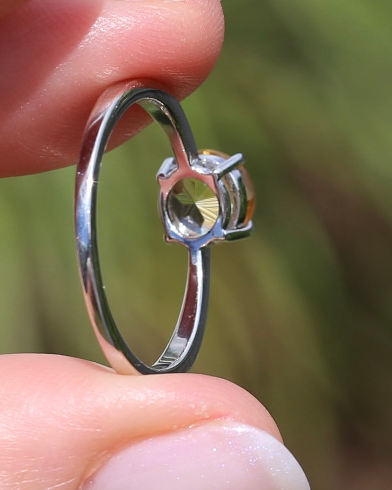 1.05ct Citrine Solitaire, Sterling Silver, size Q1/2 or just under 8.5, 2.0g