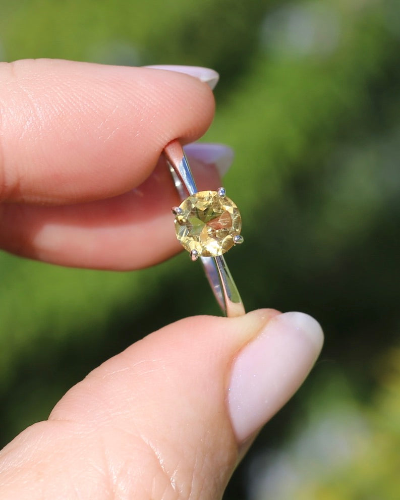 1.05ct Citrine Solitaire, Sterling Silver, size Q1/2 or just under 8.5, 2.0g