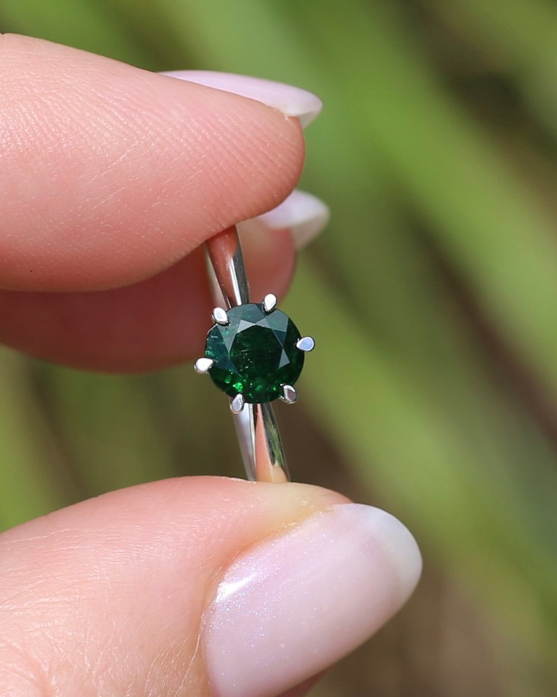 1.1ct Tsavorite Green Garnet in 6 Claw Solitaire Ring, Sterling Silver, size N or 6.75, 1.85g