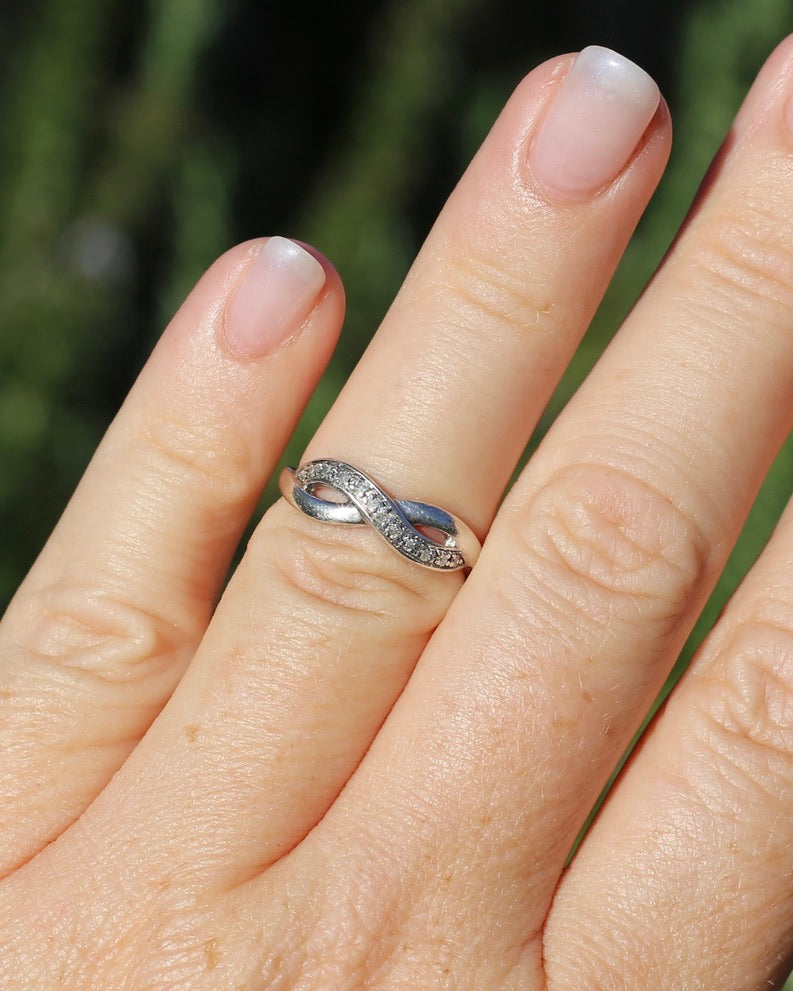 Natural Diamond Infinity Ring, Sterling Silver, size M or 6.25, 1.55g
