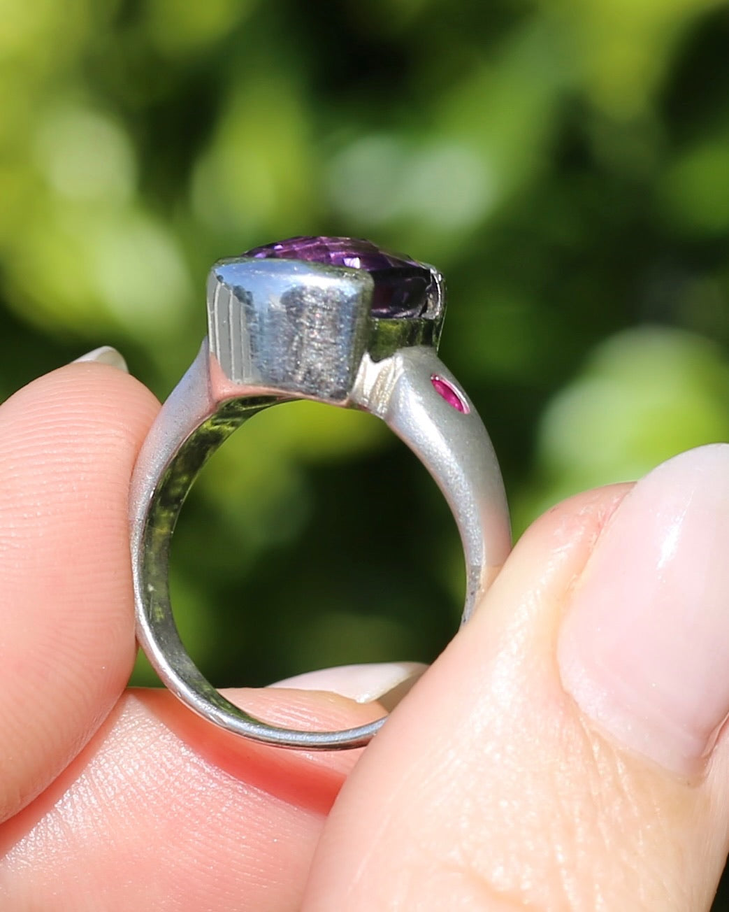 Harlequin Cut Oval Amethyst and Ruby Ring with Brushed Finish and Gold Plating Detail, 9.1g, size P1/2 or 8