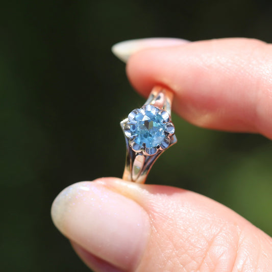 Vintage 8 Claw Blue Zircon Ring, 9ct Mixed Gold, size 6.5 or nearly N (front width might make it feel smaller)