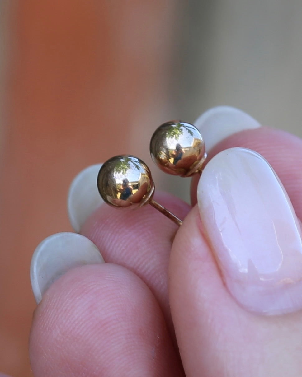 6mm 9ct yellow gold ball studs, 0.37g