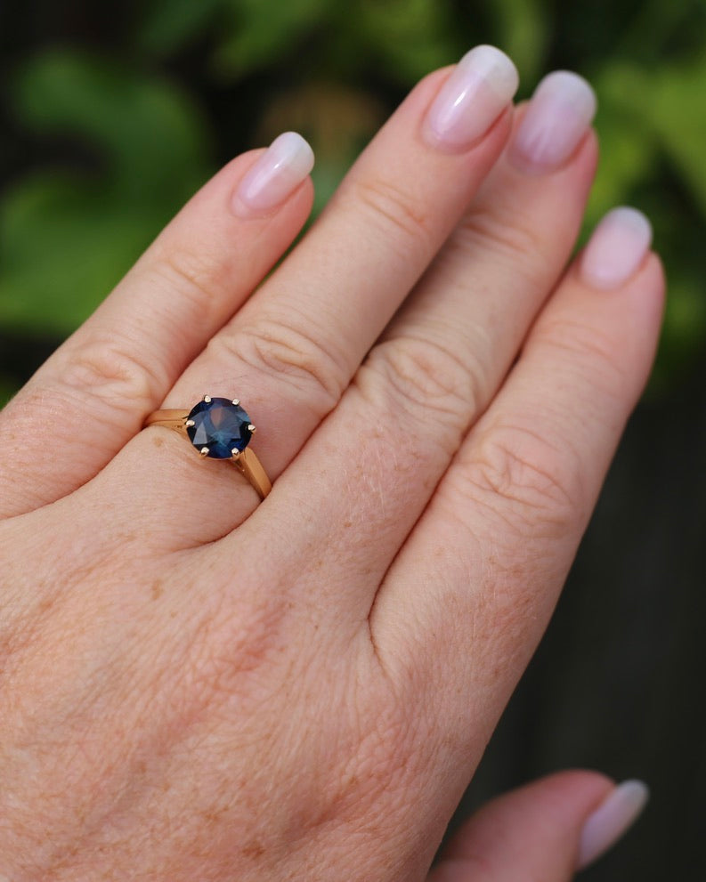 Vintage 2.44ct Blue Parti Ring, 14ct Yellow Gold, size O or 7.25, 2.49g with valuation