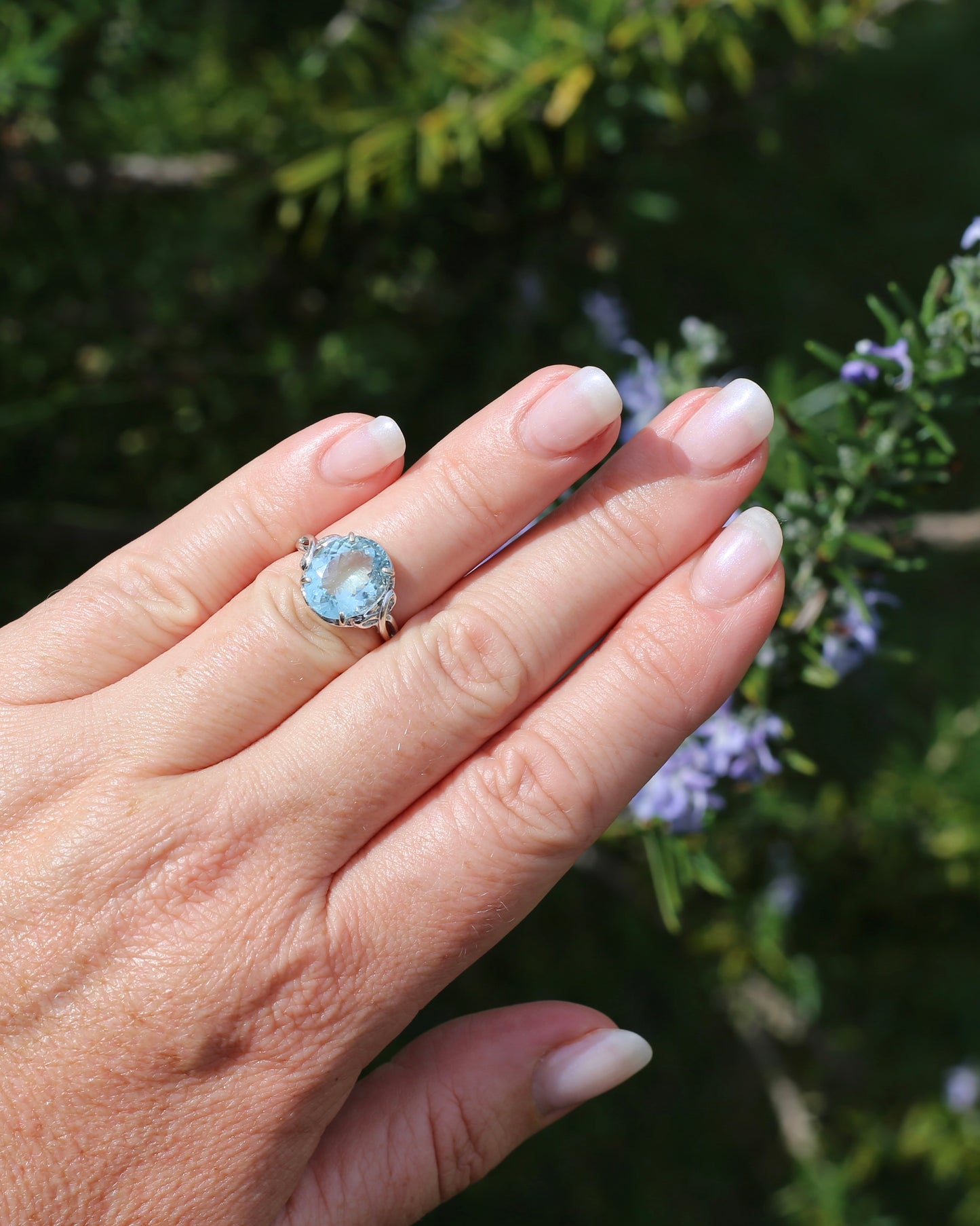 3.2ct Oval Natural Aquamarine in Celtic Inspired 18ct White Gold Ring, size L1/2 or 6, 3.11g