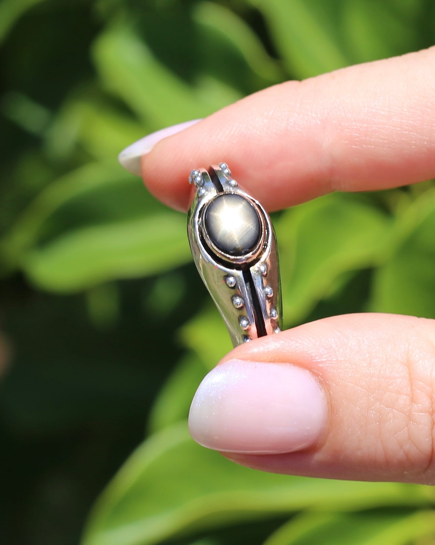 Amazing Chunky Silver and Gold Mized Metal Natural Star Sapphire Ring, size Q or 8 (fits more like a P1/2), 16.13g