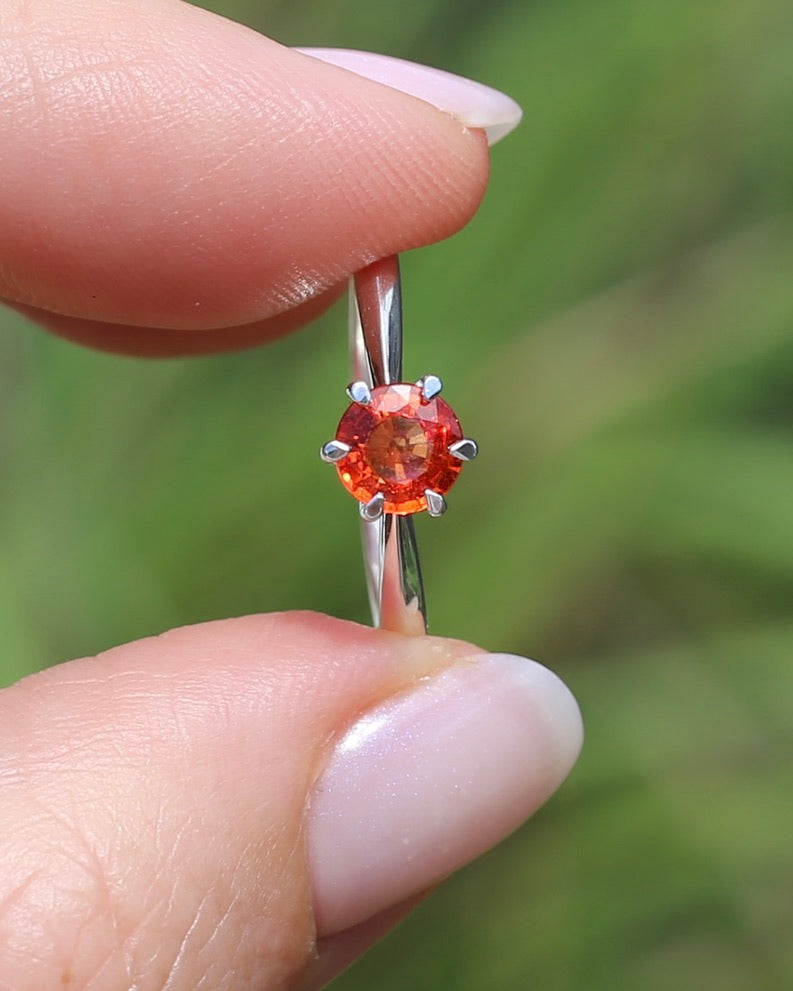 0.85ct Natural Orange Sapphire in 6 Claw Solitaire Ring, Sterling Silver, size N or 6.75, 1.87g