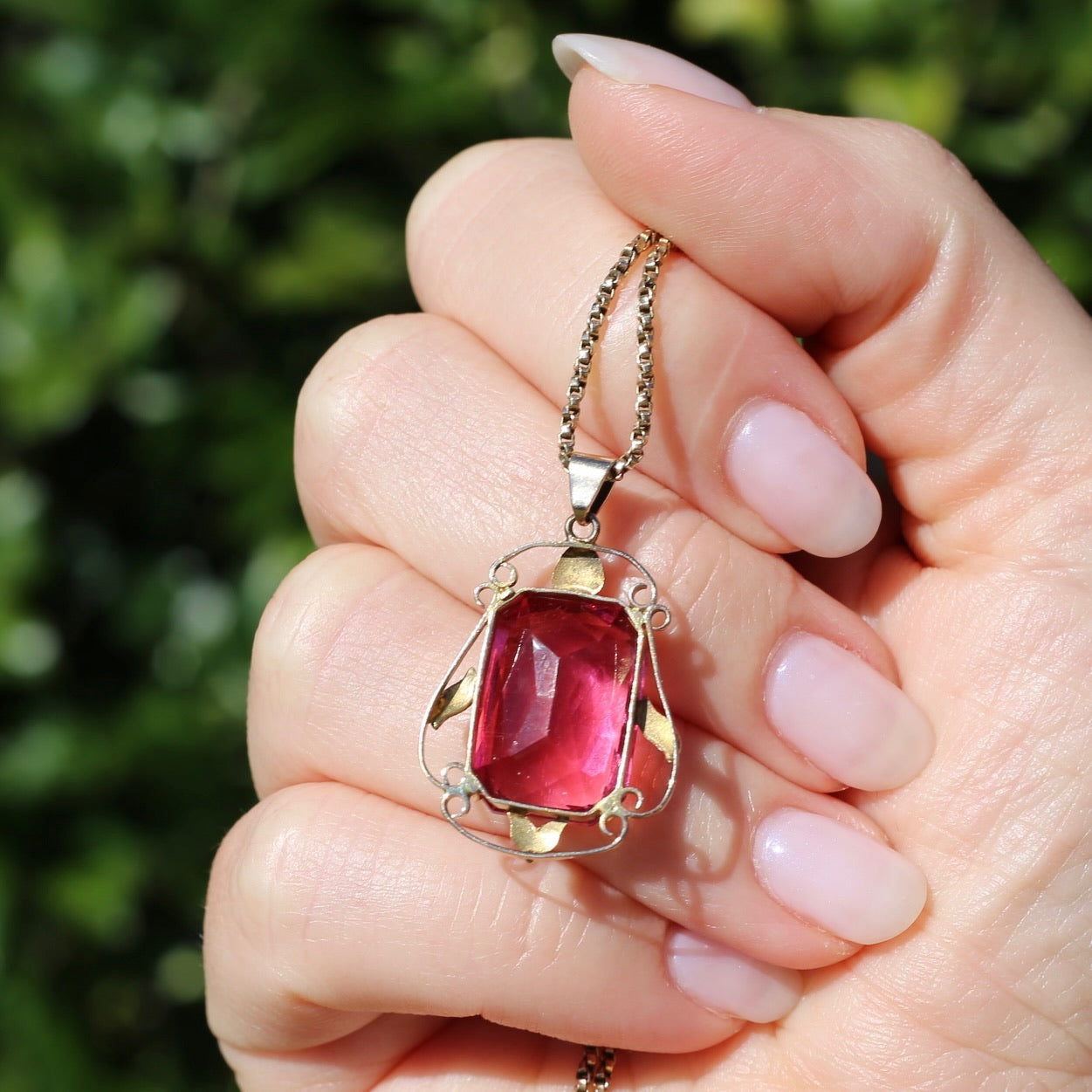 Circa 1930s-1950s Pink Paste Pendant in Decorative 9ct Gold Leaf Surround, 4.95g