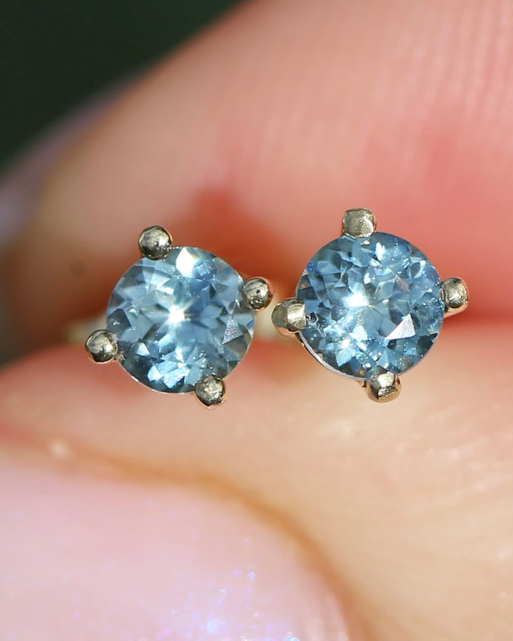 0.8ct Pale Blue Parti Sapphire Studs, 9ct Yellow Gold, 0.76g