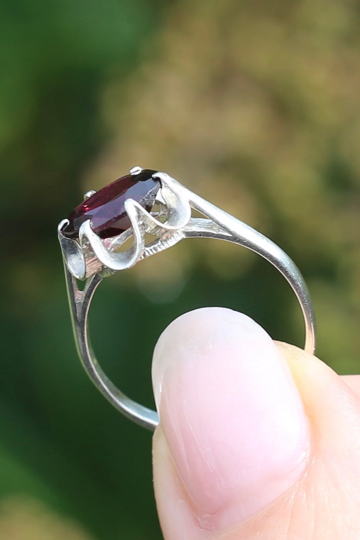 On HOLD Vintique Rhodolite Garnet Belcher Ring, Sterling Silver, size O1/2 or 7.5, 2.44g