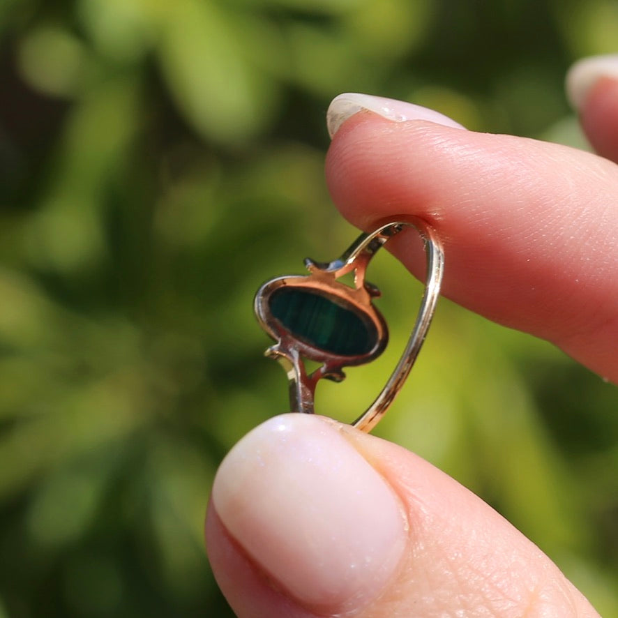 Oval malachite Ring, 9ct YG, size 8 or Q