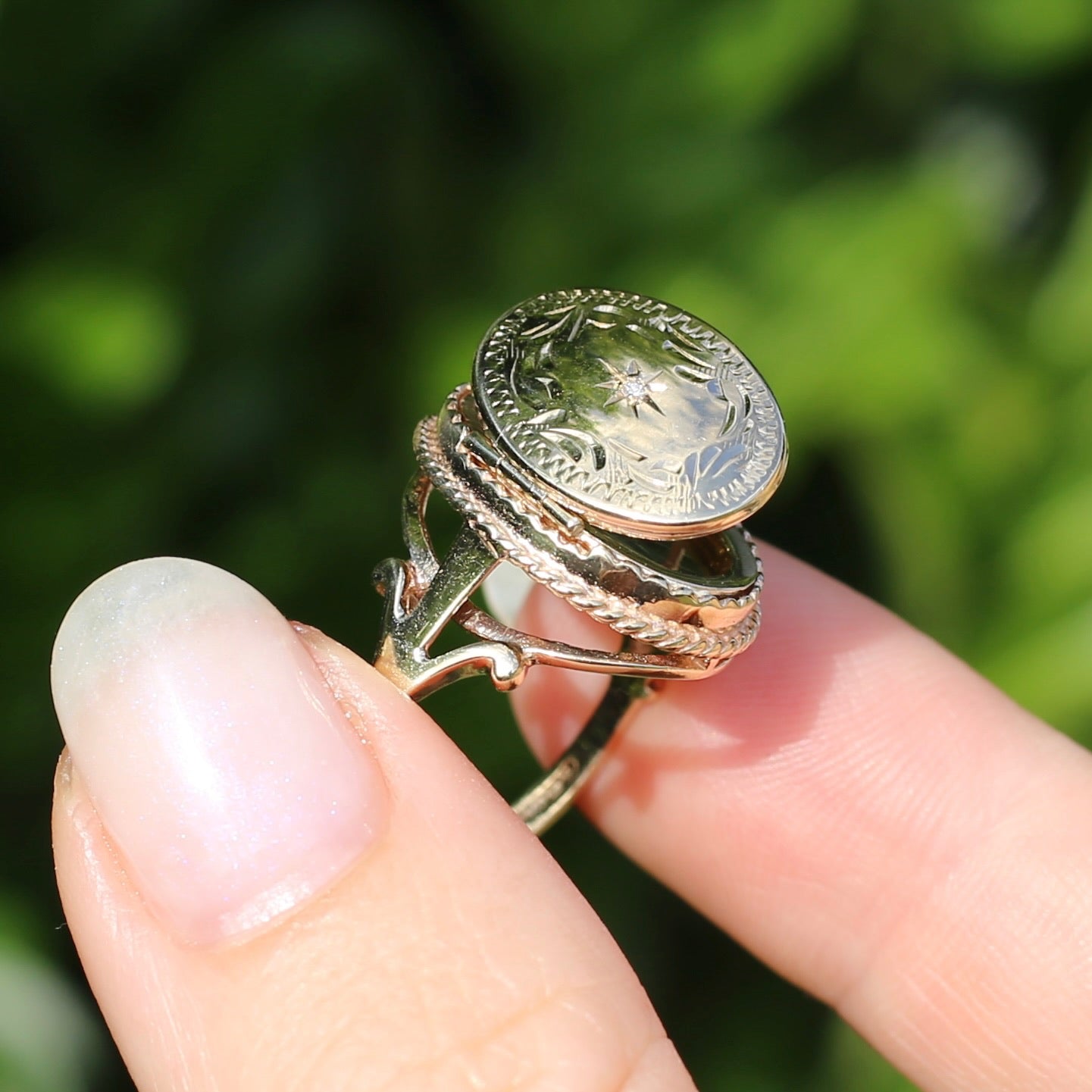 Fabulous 9ct Oval Locket Conversion Ring, Birmingham Uk made, 9ct Yellow gold, size 8.5 or Q1/2