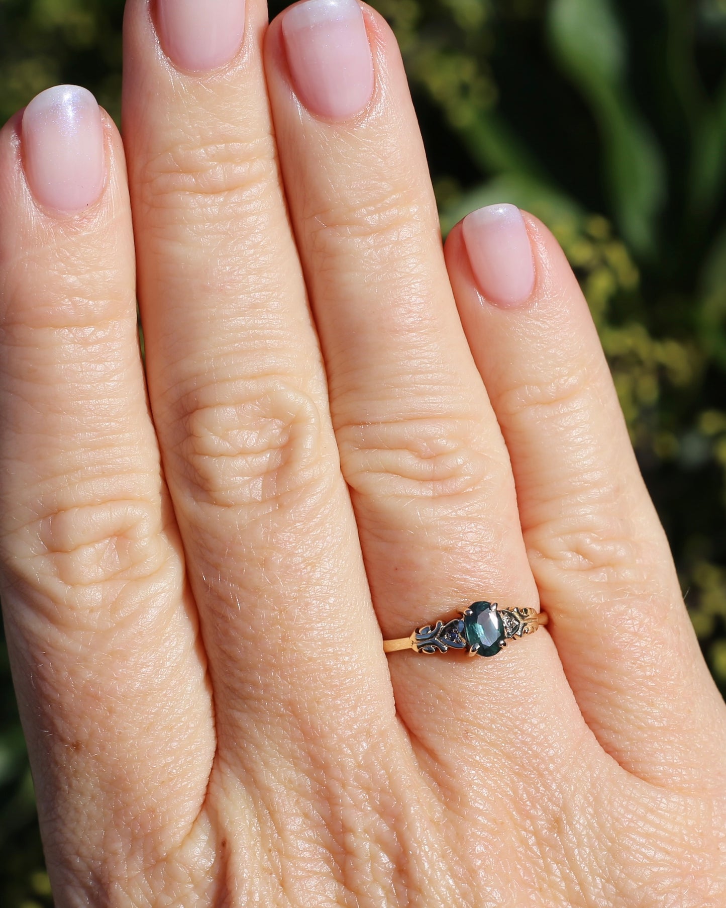 0.5ct Natural Green Parti Sapphire with Diamond Set Heart & Leaf Shoulders, 9ct Yellow Gold, size O1/2 or 7.5, 1.44g