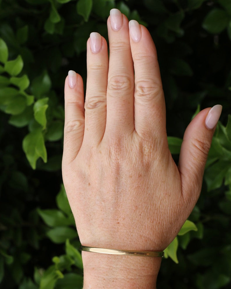 Oval 9ct Coil Bangle, British Made, 9ct Yellow Gold (the slightly rosier gold of the two), 5.38g