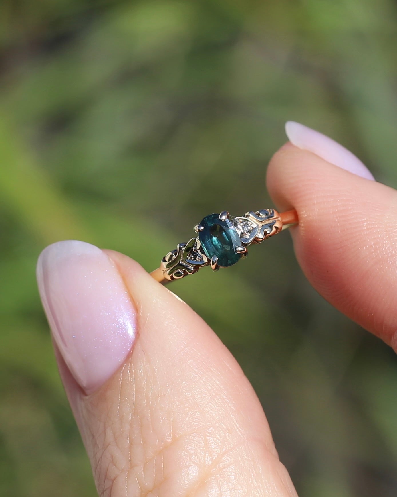 0.5ct Natural Green Parti Sapphire with Diamond Set Heart & Leaf Shoulders, 9ct Yellow Gold, size O1/2 or 7.5, 1.44g
