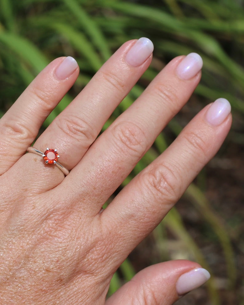 0.85ct Natural Orange Sapphire in 6 Claw Solitaire Ring, Sterling Silver, size N or 6.75, 1.87g