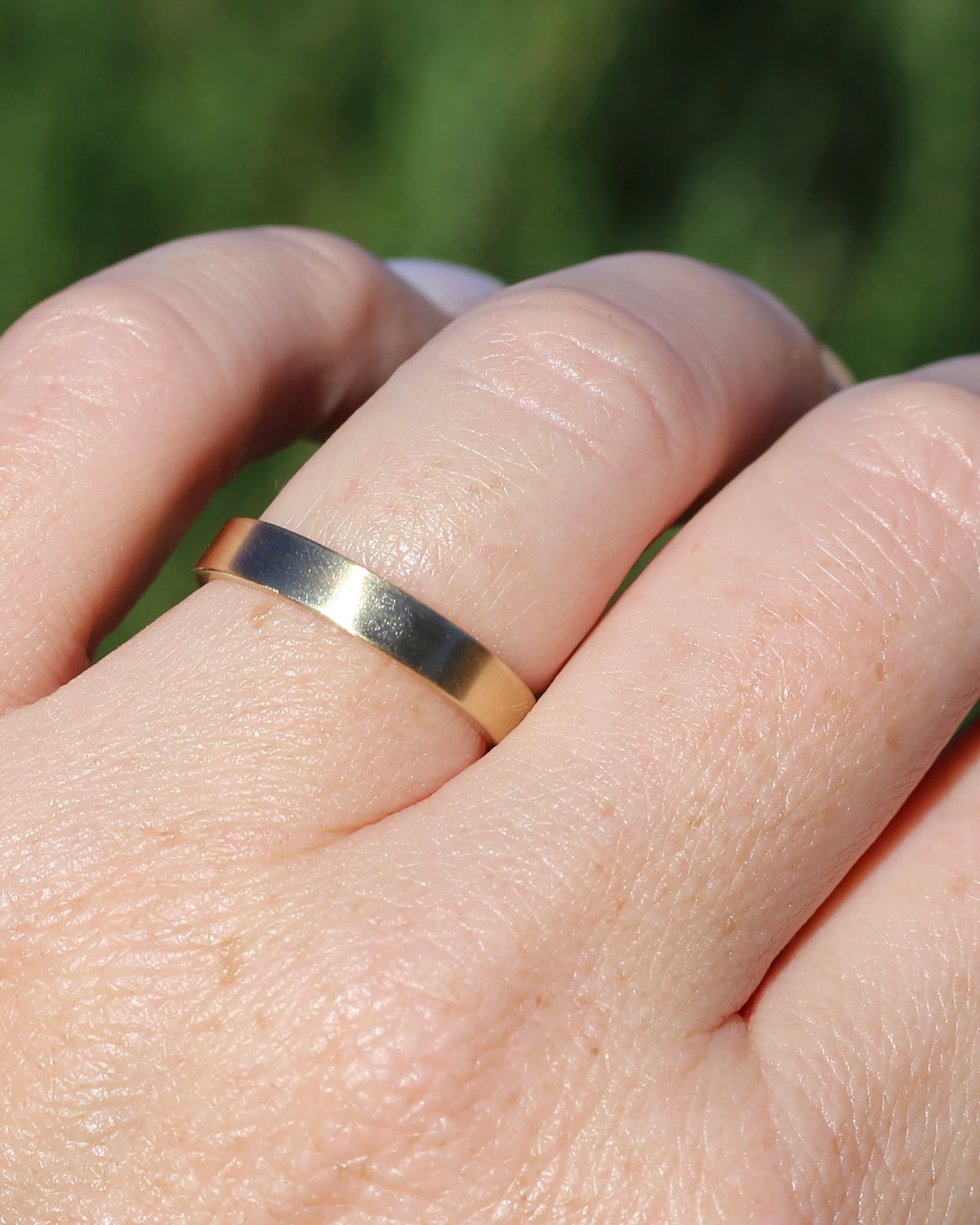 3.6mm Flat 9ct Wedder, 9ct Yellow Gold, size Q or just over 8, 3.63g