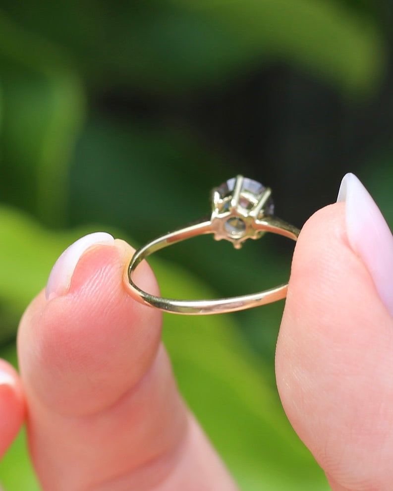 1.35 Lavender Grey Spinel Solitaire, 6 Claw setting, 9ct Yellow Gold, size 9.75 or just over T, 1.72g