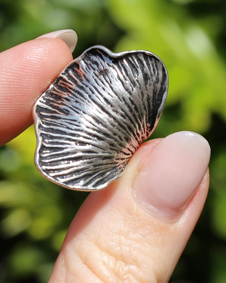 Large Petal Leaf Rustic With Dark Engraved Ridges, Sterling Silver, 8.5g, size M1/2 or 6.5 (fits smaller)