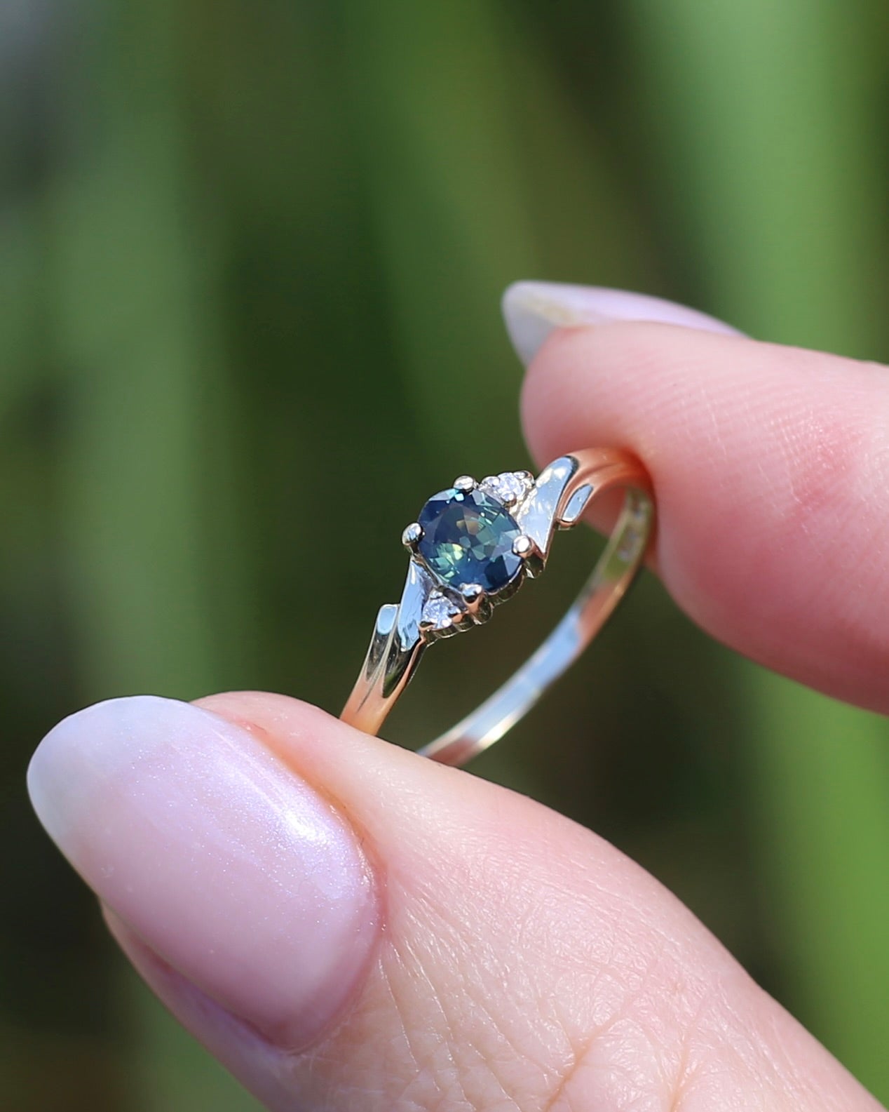0.5ct Parti Sapphire with Diamond Side Stones, 9ct Yellow Gold, size O or 7.25, 1.48g