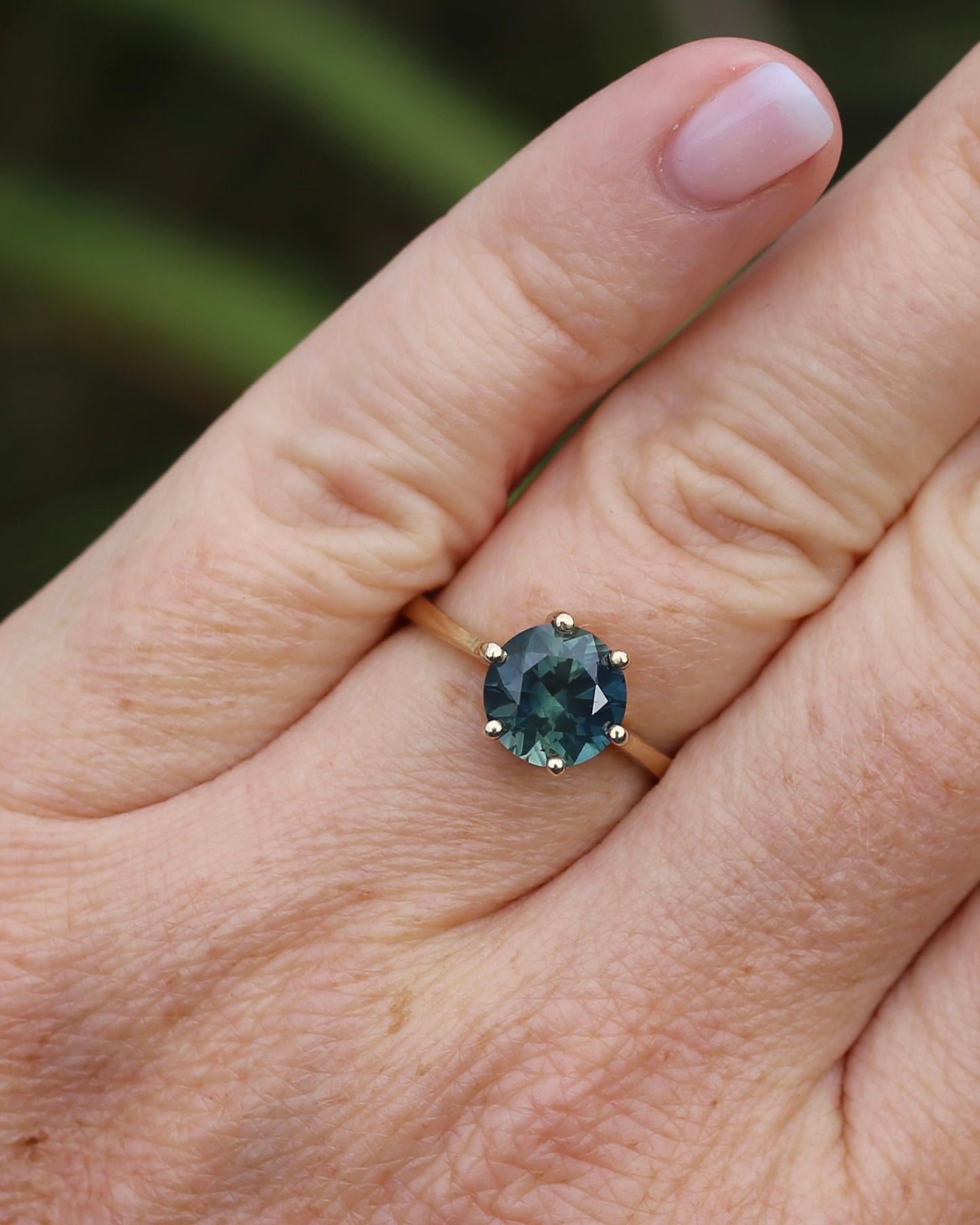 2.95ct Unheated Parti Sapphire Solitaire, 9ct Yellow Gold, size O or 7.5, 3.05g