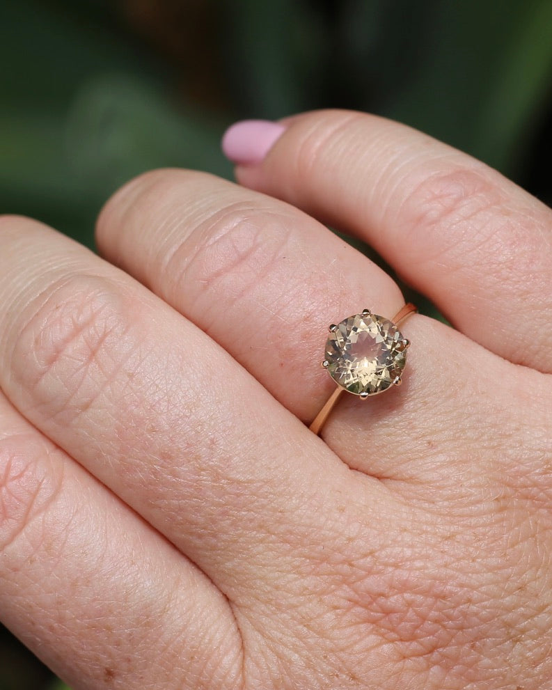 2.5ct Round Natural Heliodor (Yellow Beryl), 6 Claw Set, 9ct Yellow Gold, size N1/2 or 7, 2.0g