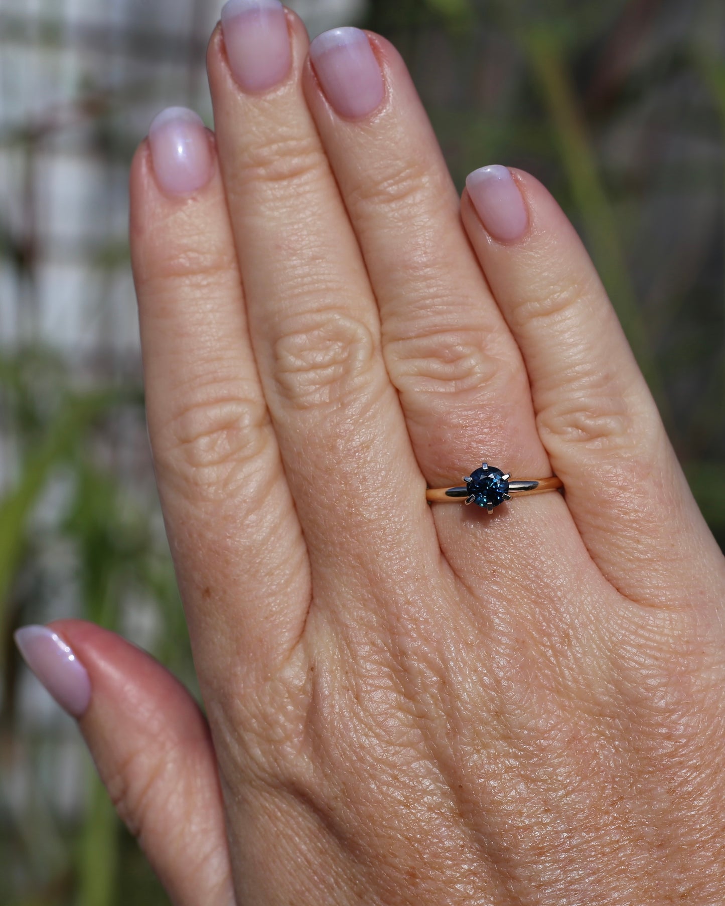 0.8ct Natural Teal Blue Sapphire in 14ct 6 Claw White Gold Setting on 14ct Yellow Gold Band, size N1/2 or just under 7, 2.51g