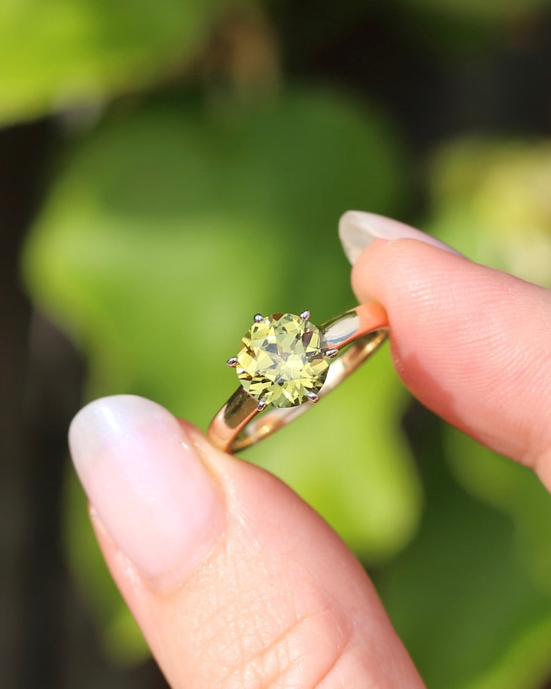 Breathtaking 2.59ct Natural Greenish Yellow Sapphire in Vintage 6 claw Mixed Metal 14ct Gold, 14ct White and Yellow Gold, size O or just over 7, 3.61g, with valuation