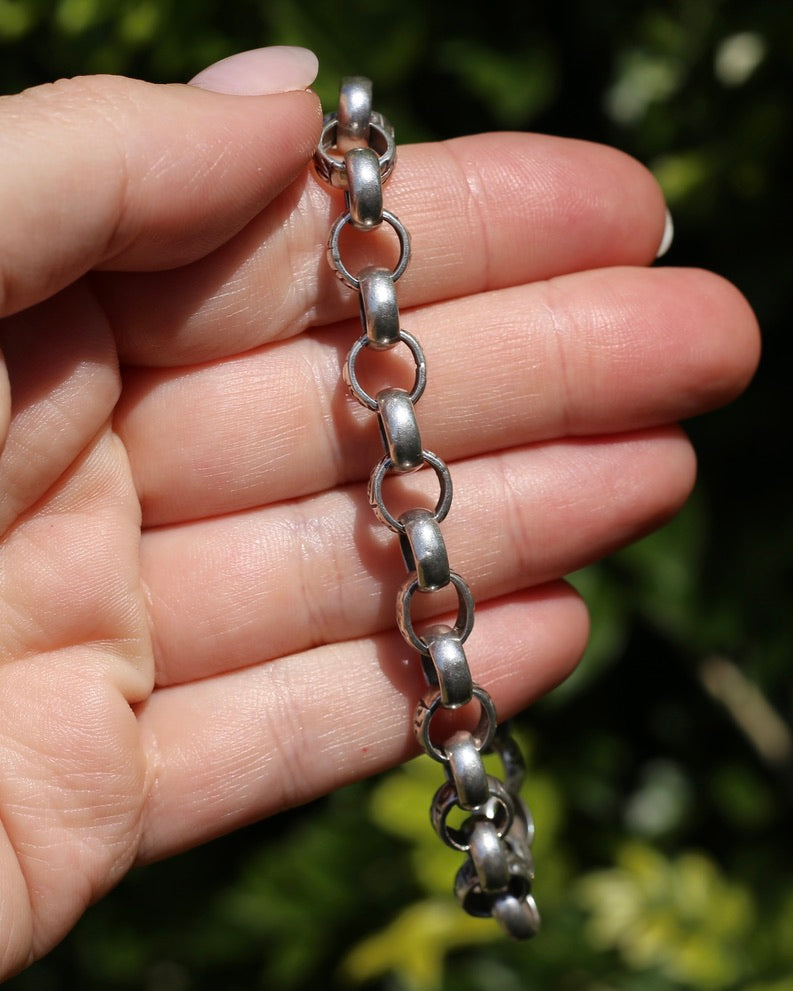 Alternating Plain and Patterened Belcher Bracelet with Filigree Heart Padlock, 19.2g