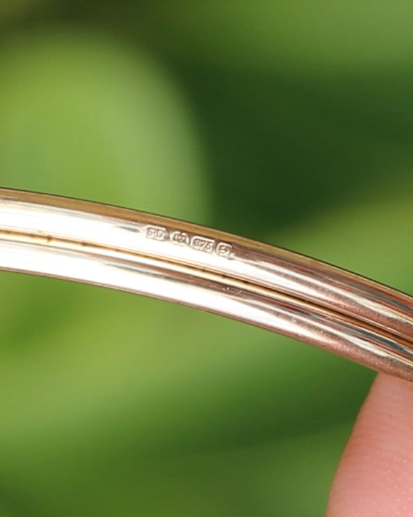 Decorative Engraved Oval 9ct Coil Bangle with Safety Clasp, British Made, 9ct Yellow Gold,4.41g