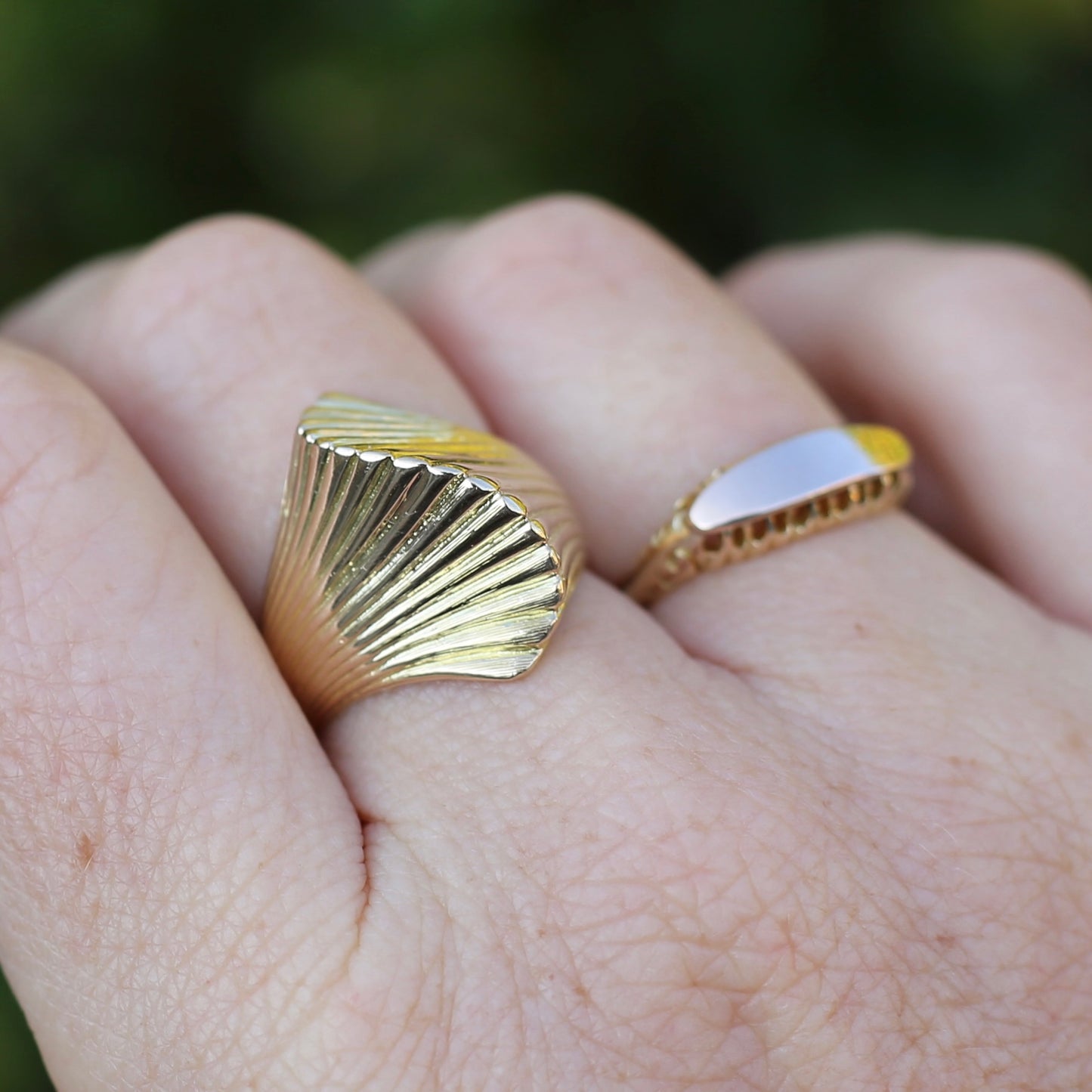 Mid Century Modernist 14ct Gold Sculptured Shell or Fan Ring, size R or 8.5 (maybe fits a bit bigger)