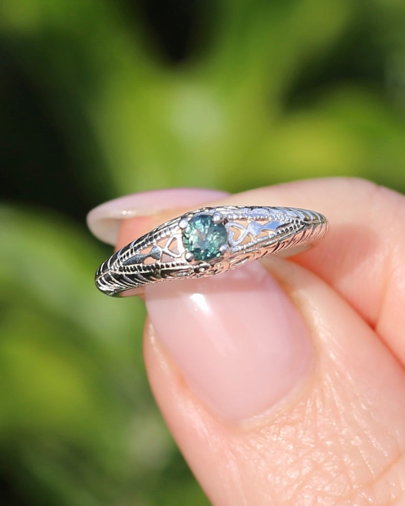 0.4ct Parti Sapphire Solitaire, Silver Filigree Ring, size N1/2 or 7, 2.6g