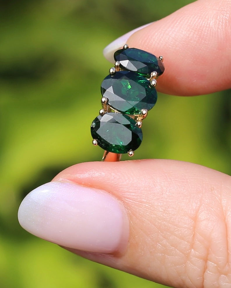Glorious 5.18ct Tsavorite Green Garnet Trilogy Ring, 9ct Yellow Gold, size O1/2 or just over 7.25, 2.9g, with valuation