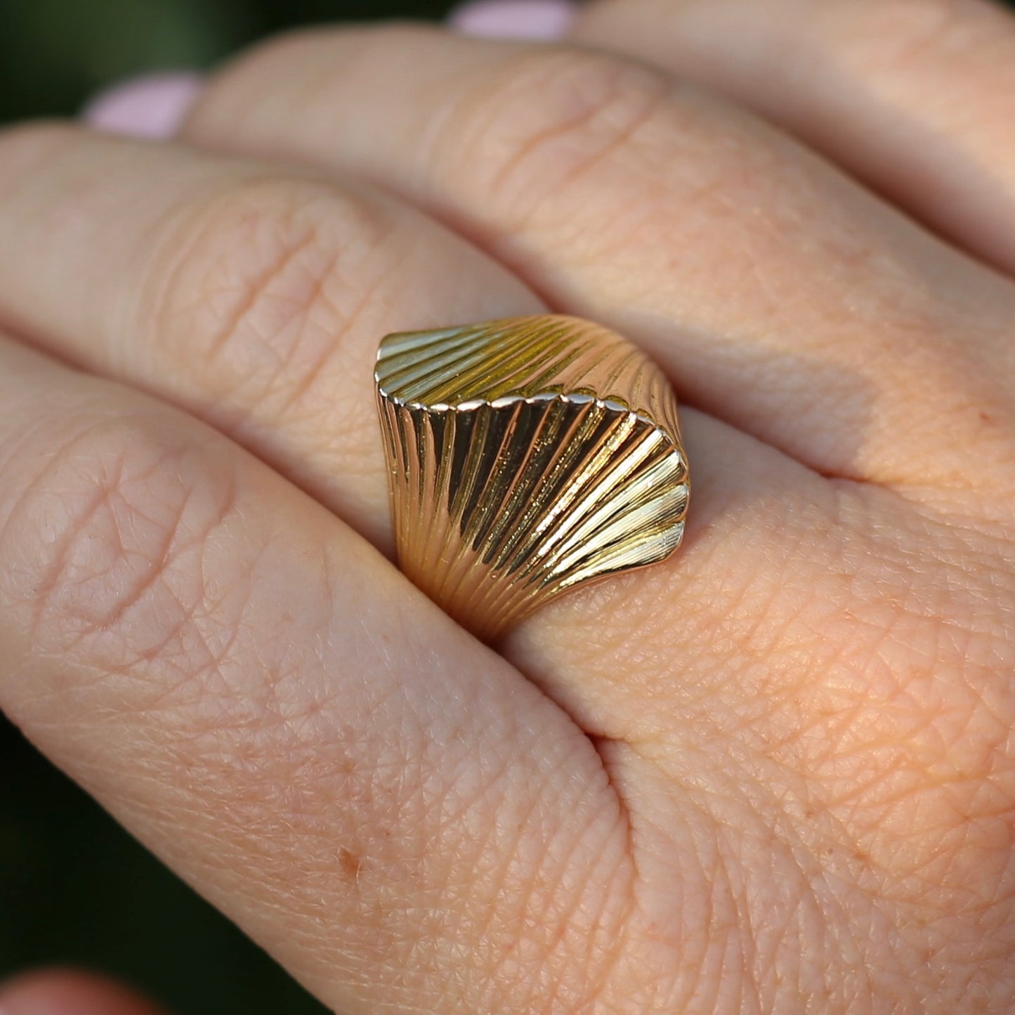 Mid Century Modernist 14ct Gold Sculptured Shell or Fan Ring, size R or 8.5 (maybe fits a bit bigger)