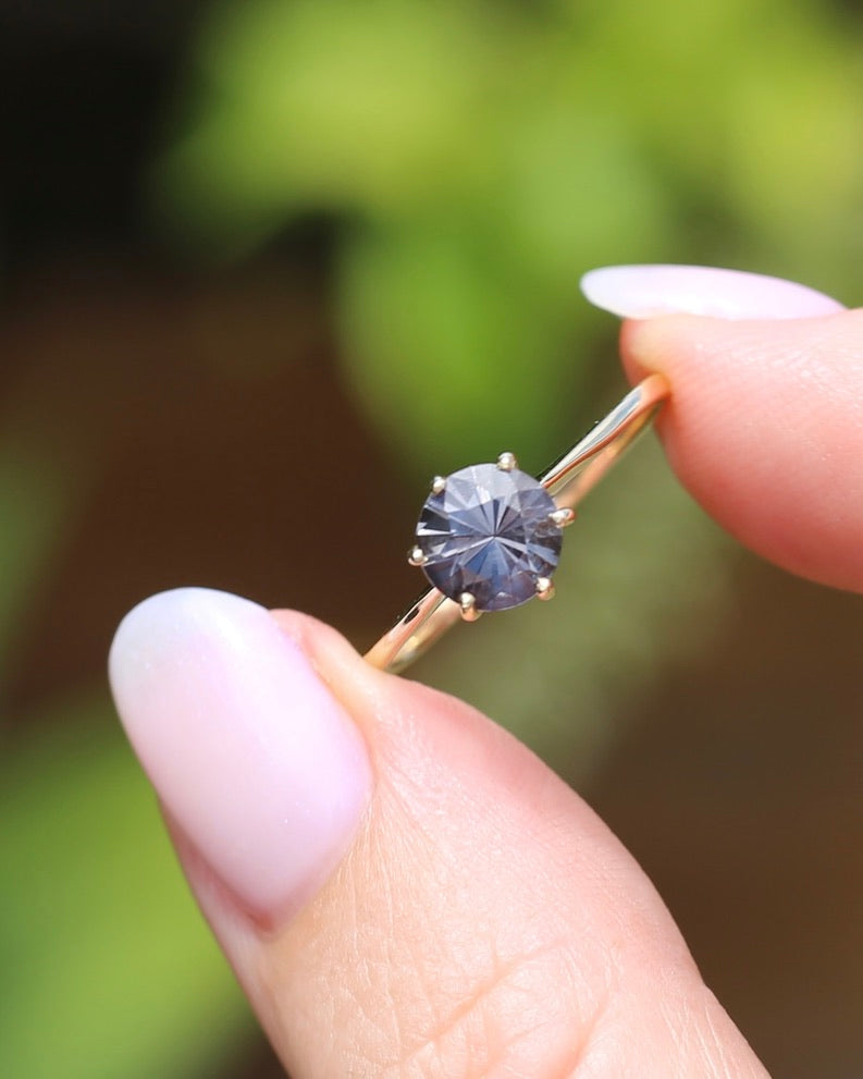 1.35 Lavender Grey Spinel Solitaire, 6 Claw setting, 9ct Yellow Gold, size 9.75 or just over T, 1.72g