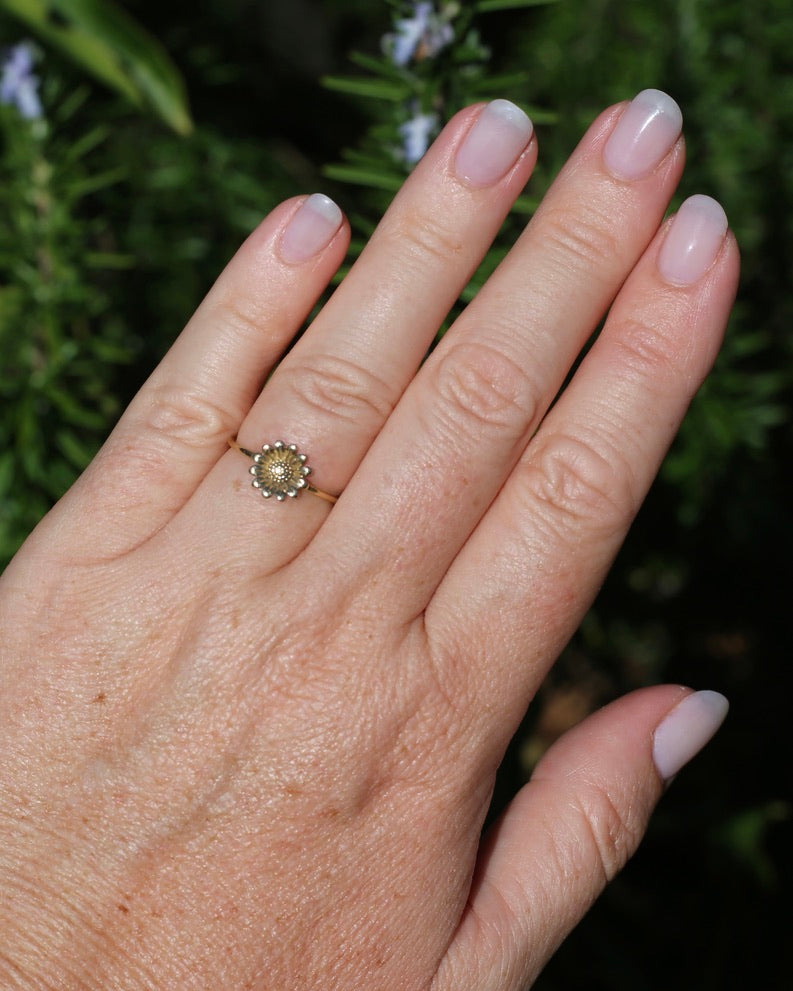 Dainty Sunflower Ring in 9ct Yellow Gold, size N1/2 or 7, 1.04g