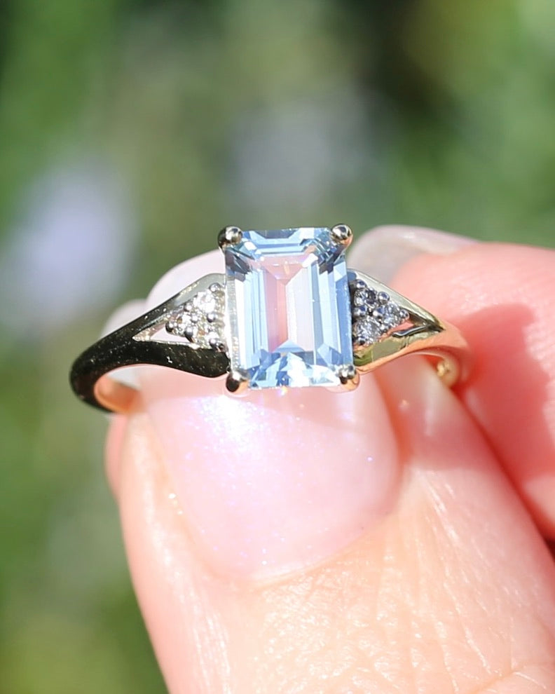 1.4ct Emerald Cut Aquamarine with Natural Diamond Set Split Shoulders, 9ct Yellow Gold, size 8 or Q, 2.31g