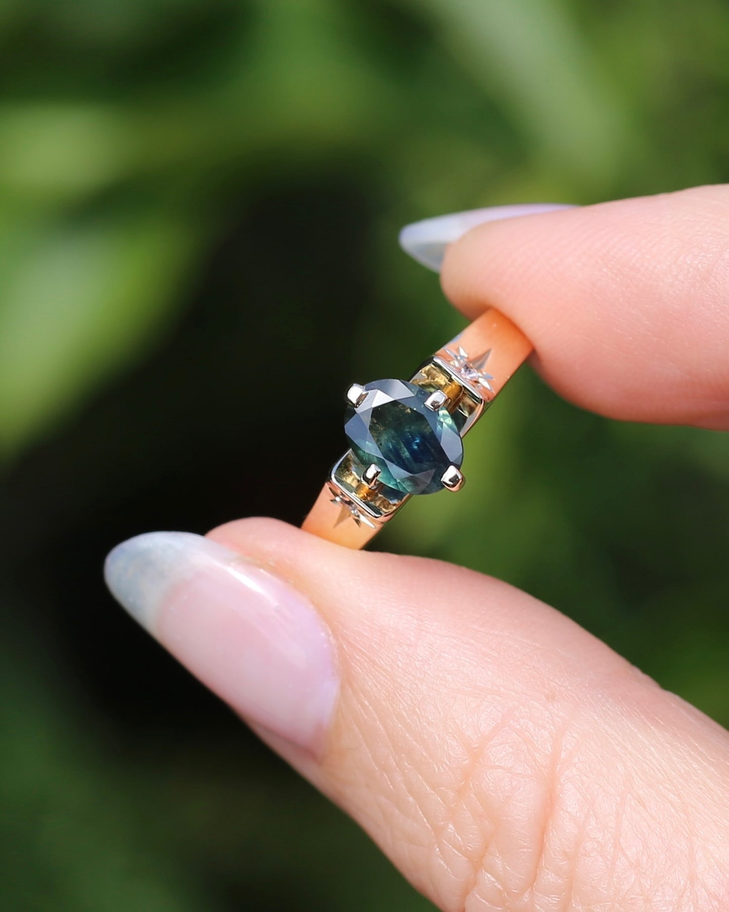 Circa 1970s 1.2ct Oval Australian Parti Sapphire Ring with Star Set Diamond Side Stones, 9ct Yellow Gold, size R1/2 or 8.75, 3.28g