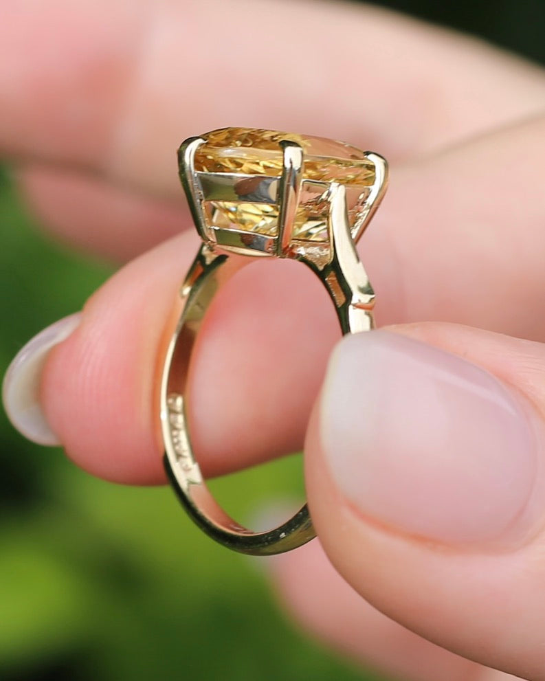 7.1ct Heliodor (Golden Beryl) in Vintage 1978 London Made Ring, 9ct Yellow Gold, size P or 7.75, 4.41g with valuation