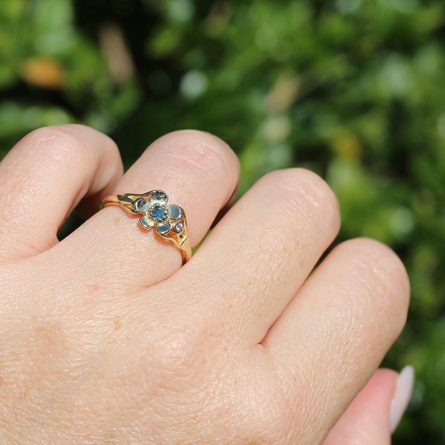 Unique Parti Sapphire and Diamond Flower Ring, 18ct Yellow Gold, size N or just over 6.5