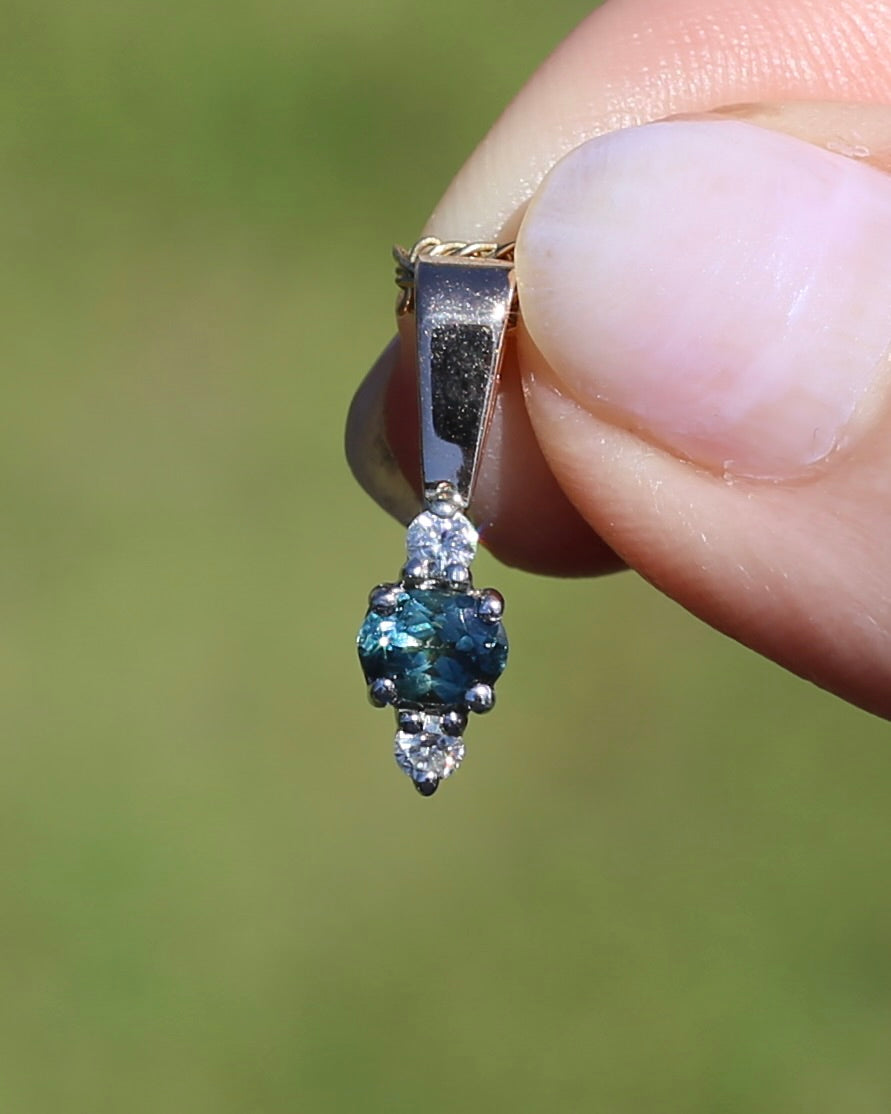 Vintage 0.55ct Parti Sapphire and 0.11ct Diamond Trilogy Pendant, 1.00g