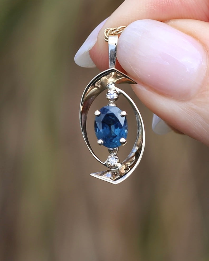 1.5ct Natural Blue Sapphire and Diamond Vintage Pendant, 9ct Yellow Gold, 1.57g